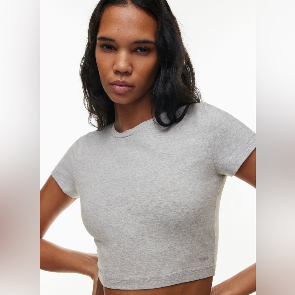 TNA Hold it Ortiz Cropped T-Shirt in Heather Chrome